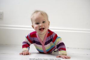 Perkembangan Tangan Bayi Usia 6-9 Bulan