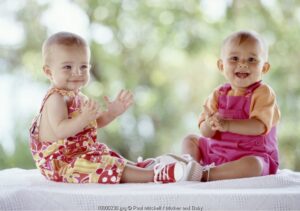 Perkembangan Tangan Bayi Usia 9-12 Bulan