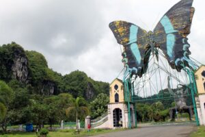 Sulawesi Selatan, Surga Pantai dan Negeri 17 Benteng