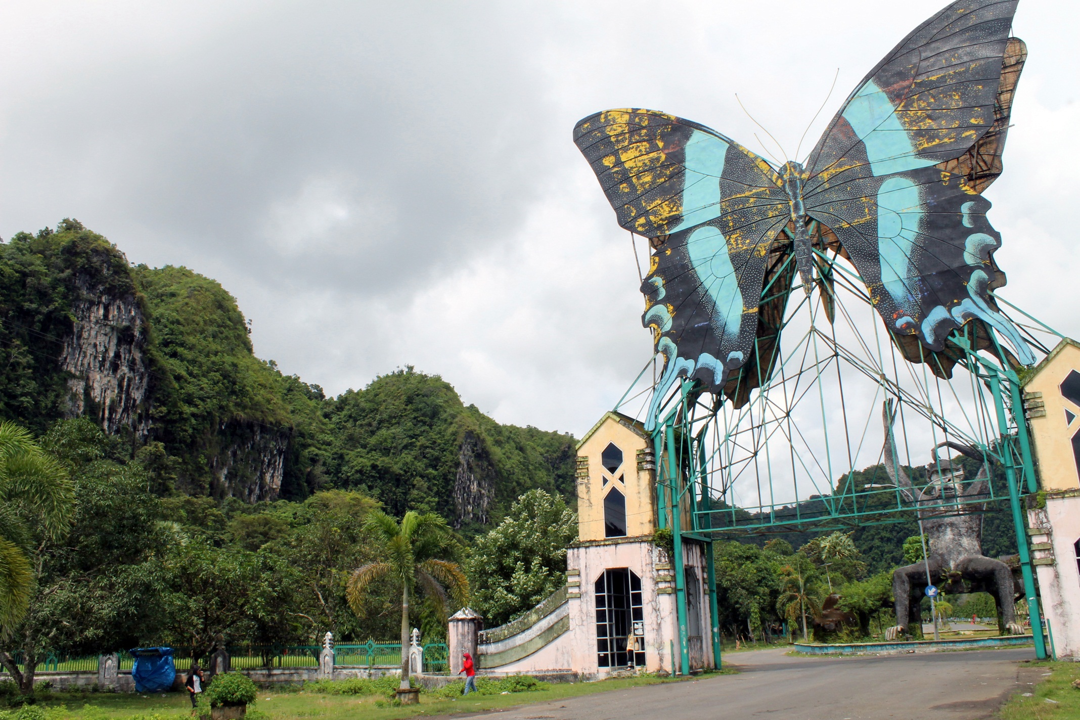 Sulawesi Selatan, Surga Pantai dan Negeri 17 Benteng