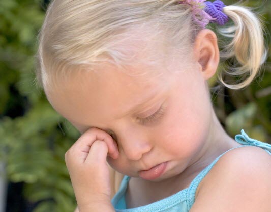 10 Tanda Gangguan Mata Si Kecil