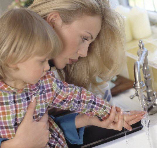 Ajarkan Kebersihan Sejak Bayi