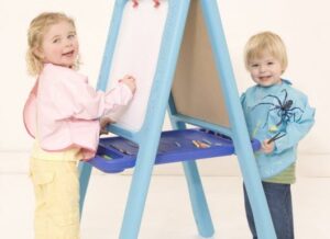 Trik Berbagi Kamar dengan Si Adik