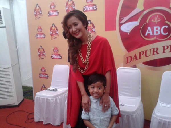 Widi Mulia Ajarkan Anak Berpuasa