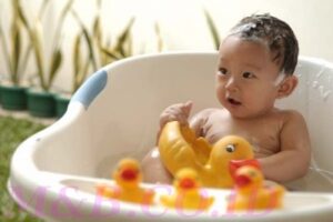 Bayi pun Perlu Mandi