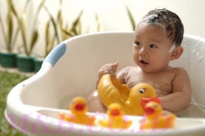 Bayi pun Perlu Mandi
