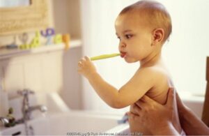 Tip Membersihkan Gigi Bayi