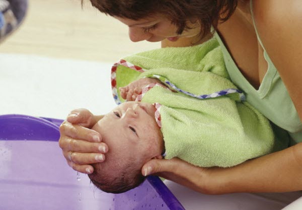 Tip Mencuci Rambut Bayi
