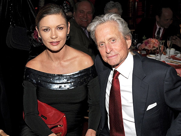 Catherine Zeta-Jones Rutin Terapi Bipolar