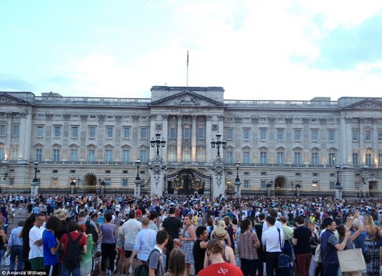 Kegembiraan Sambut Kelahiran Sang Pangeran Baru