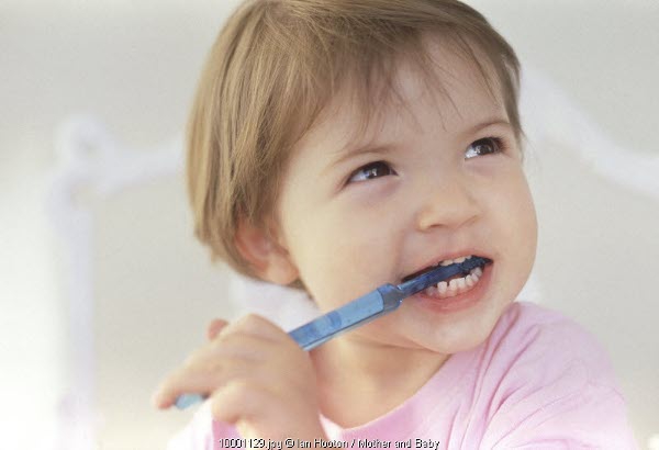 Gigi Susu Perlu Dirawat Sejak Dini
