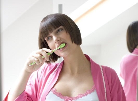 Mengatasi Gusi Sensitif saat Hamil