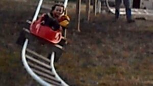 Roller Coaster di Halaman Belakang Rumah