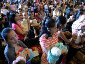 Filipina Gelar Menyusui Massal Terbesar Dunia