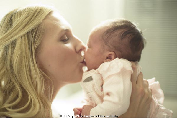 Ciuman Tingkatkan Imunitas Bayi (2)