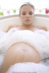 Bumil Bisa Terapi Air di Rumah