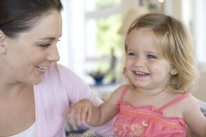 Tip Atasi Balita Telat Bicara