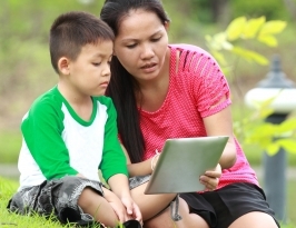4 Cara Mengatur Anak Bermain Gadget