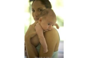 Bayi Manja karena Sering Digendong?