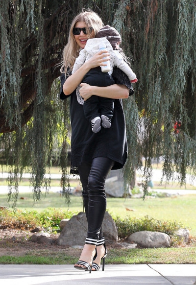 Fergie dan Anak Semarakkan Super Bowl