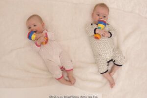 Bayi Kembar Tidur Bersama?