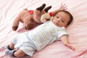 Biasakan Anak Tidur di Ranjangnya