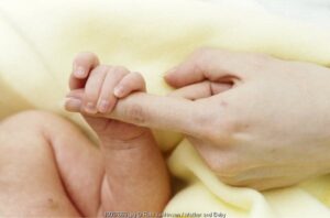 Bayi Tak Perlu Sarung Tangan