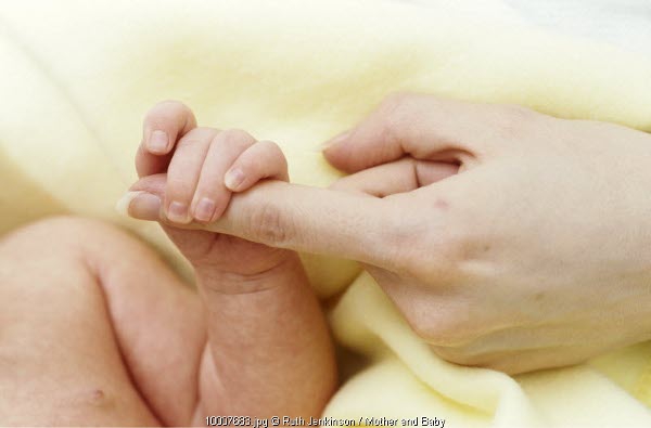 Bayi Tak Perlu Sarung Tangan