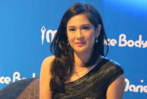 Dian Sastro Kembali Langsing Setelah Melahirkan