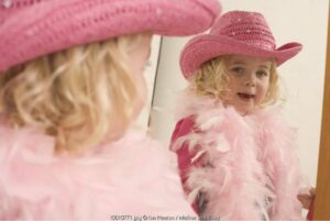 Bantu Kembangkan Imajinasi Anak