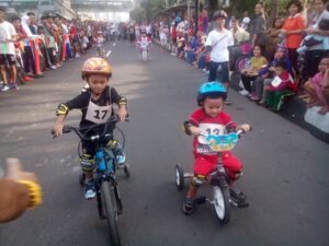 Adu Kecepatan dalam Kids Bike Race 2014