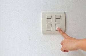 Waspada Anak Tersengat Listrik