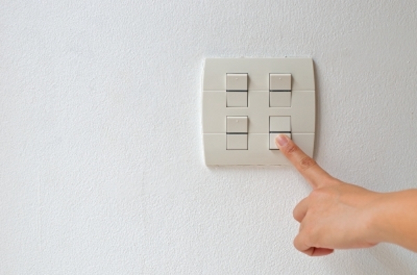 Waspada Anak Tersengat Listrik