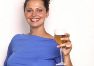 Alkohol Lebih Berbahaya dari Rokok?