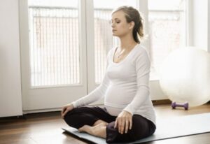 Yoga Kurangi Stres Ibu Hamil