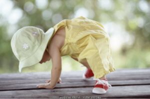 Keseimbangan Bayi Usia 9-12 Bulan