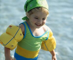 Agar Si Kecil Aman Berenang