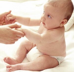 Bayi Belajar Duduk di Usia 3-6 Bulan