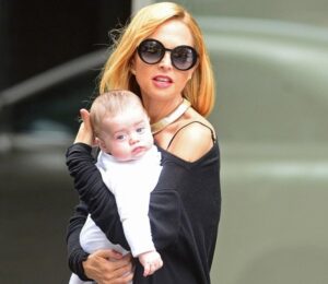 Rachel Zoe Didampingi Anak-anak Saat Bekerja