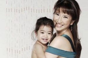 Novita Angie Ajarkan Anak Jaga Kebersihan