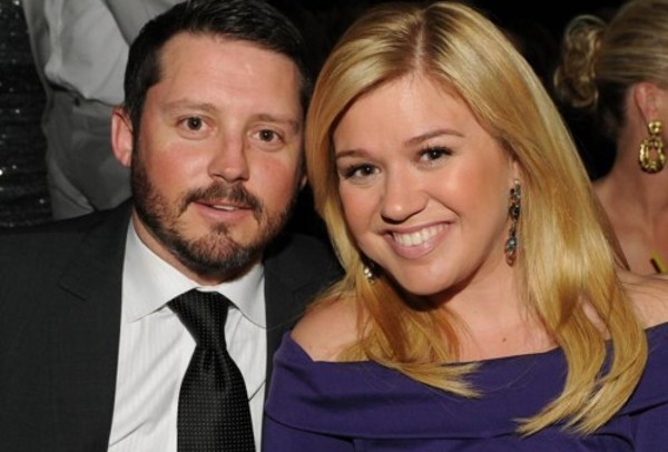 Kelly Clarkson Lahirkan Bayi Perempuan