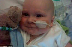 Bayi Dengan Kanker Hati Kembali Ceria