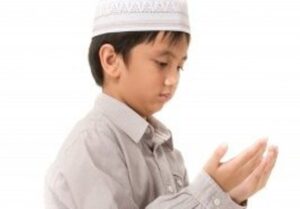 Melatih Anak Salat Tarawih