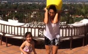 Tren Ice Bucket Challenge Para Selebriti