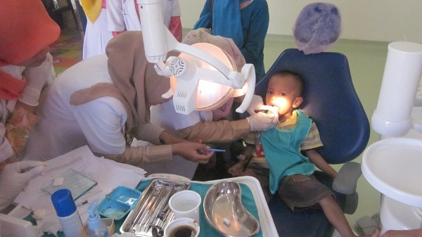 Agar Si Kecil Mau Ke Dokter Gigi