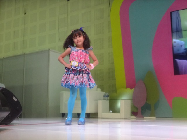 Penuh Warna di Costume Competition &#038; Fashion Show