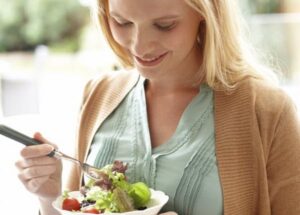 Kehamilan Mengubah Rasa Makanan?