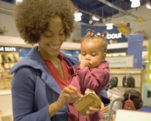 Balita Rewel Diajak Berbelanja