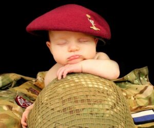 Anak Para Tentara Menjadi Model Kalender