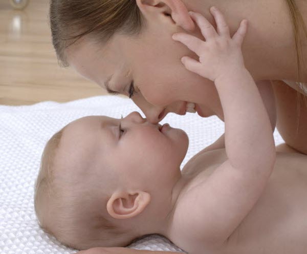 Bayi Takut Berpisah Dari Ibunya